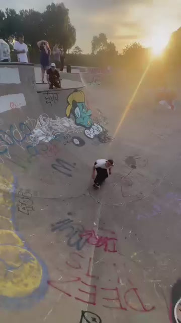 UMAVERSE Skateboards – Money Ruins Everything
